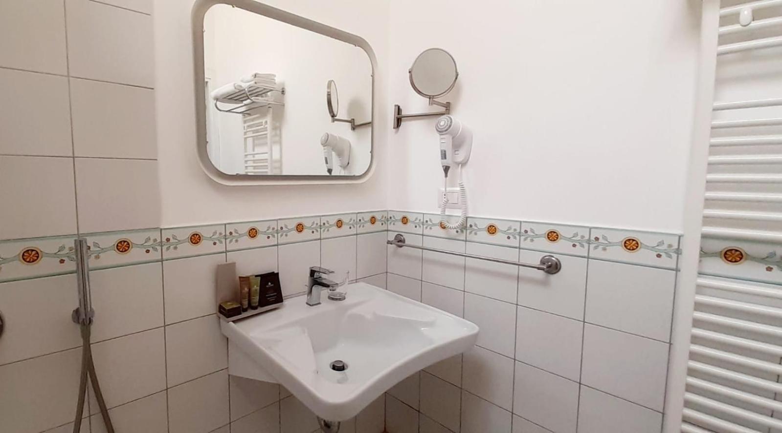 La Foresteria Di Maestina Barcellona-Pozzo di Gotto Room photo